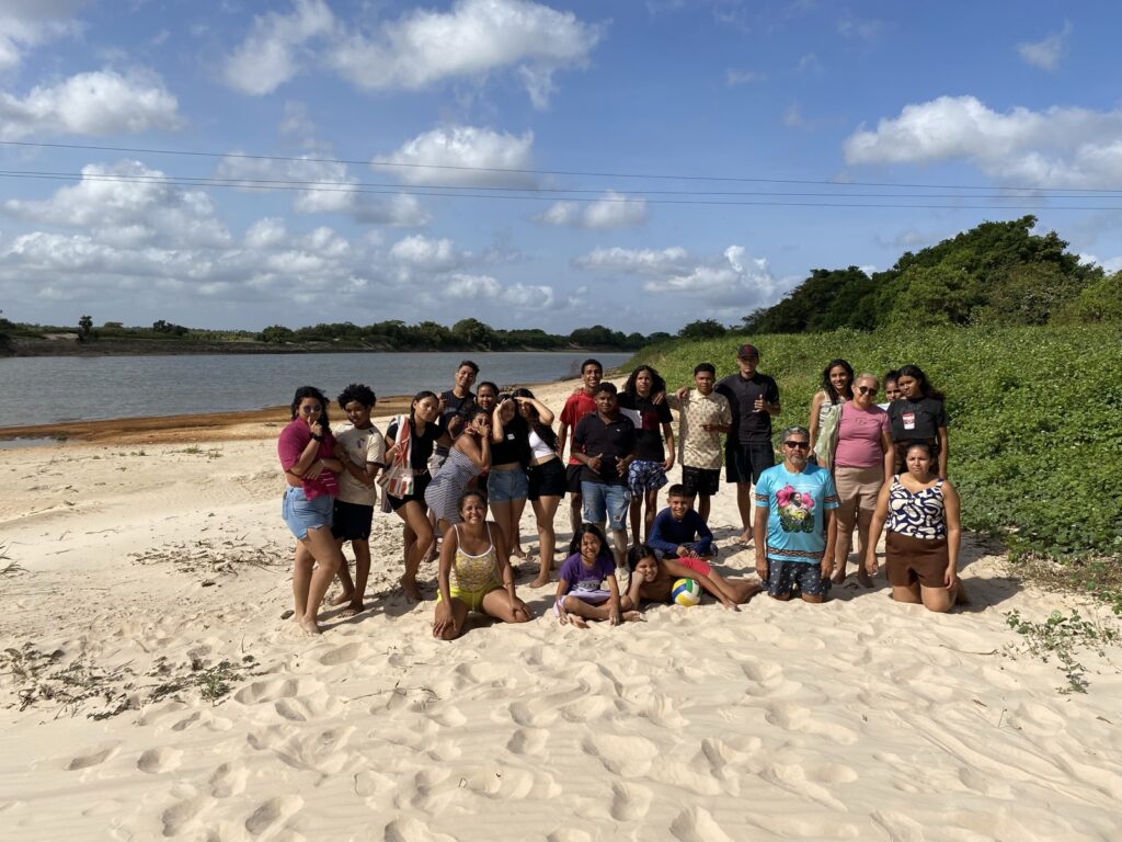 Comunidades dos assentamentos e acampamentos de Açailândia vivenciam imersão prática na Terra Indígena Rio Pindaré para fortalecer a soberania alimentar, a transição agroecológica e a defesa dos territórios.